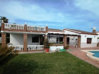 Chalet con 4 dormitorios se vende en Mijas Costa, Costa del Sol