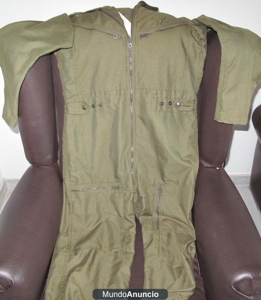 Ropa militar, mono de combate