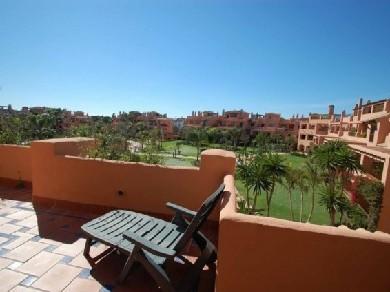 Apartamento con 3 dormitorios se vende en Estepona, Costa del Sol