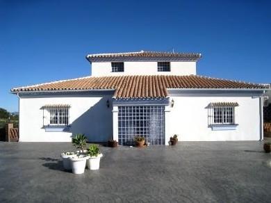 Chalet con 3 dormitorios se vende en Alhaurin el Grande