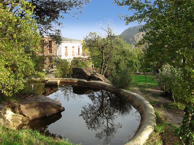 Magnifica casa antigua  Alpujarreña restaurada con  3 casas rurales