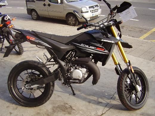 vendo moto de 50cc en bilbao precio 1600 euros