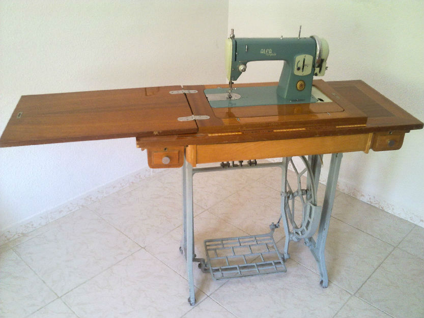Maquina Antigua de coser Alfa Mod. 63