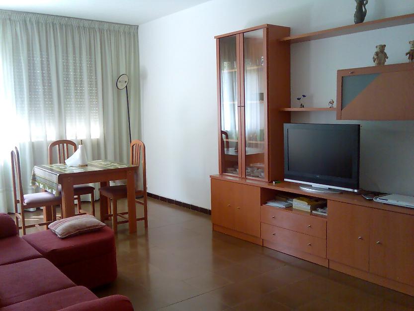 Terrassa, alquilo habitacion a estudiantes