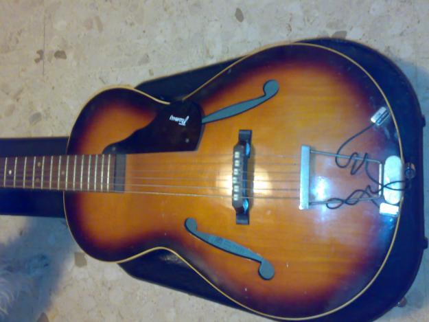 GUITARRA FRAMUS ACÚSTICA  DE LOS AÑOS 50