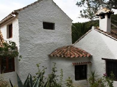 Chalet con 4 dormitorios se vende en Casares Costa, Costa del Sol