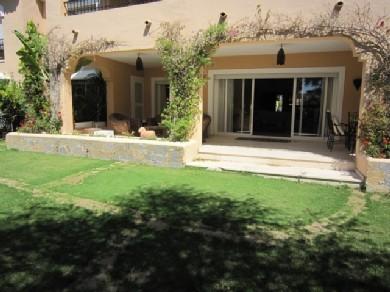 Apartamento con 4 dormitorios se vende en Estepona, Costa del Sol