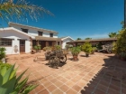 Chalet con 4 dormitorios se vende en Alhaurin el Grande - mejor precio | unprecio.es