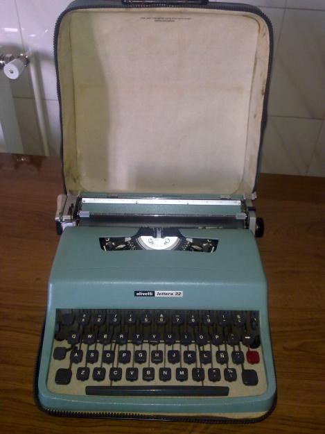 Vendo máquina olivetti lettera 32,en perfecto estado,con maletín de transporte.