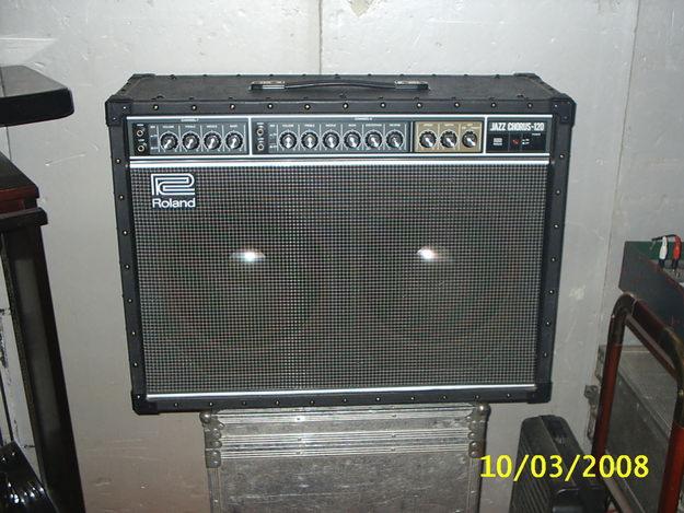 Vendo Amplificador Roland JC120,en muy buen estado POR 520 €