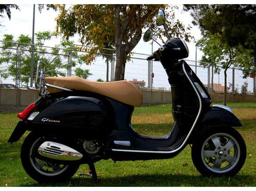 VESPA NEGRA GTS 250 ie