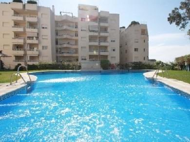 Apartamento con 2 dormitorios se vende en Marbella, Costa del Sol