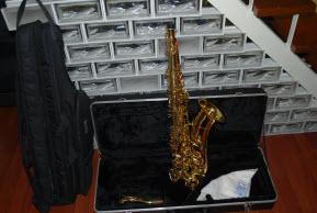 Vendo saxo tenor (con extras)