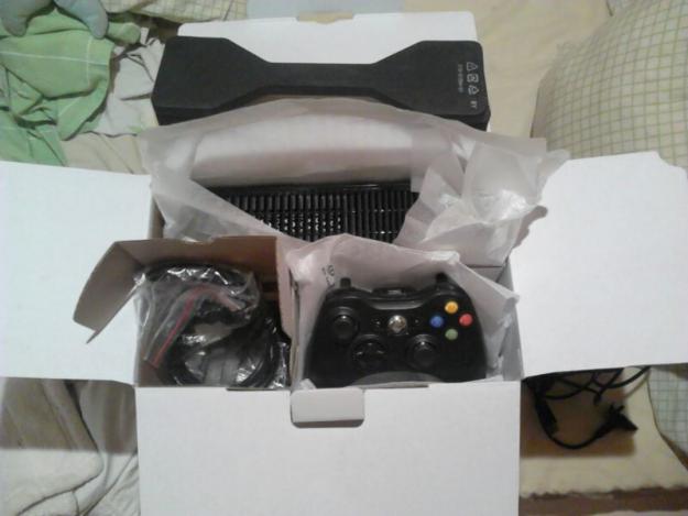 Xbox 360 slim 250GB + juego + accesorios