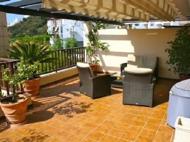 Apartamento con 3 dormitorios se vende en Marbella, Costa del Sol
