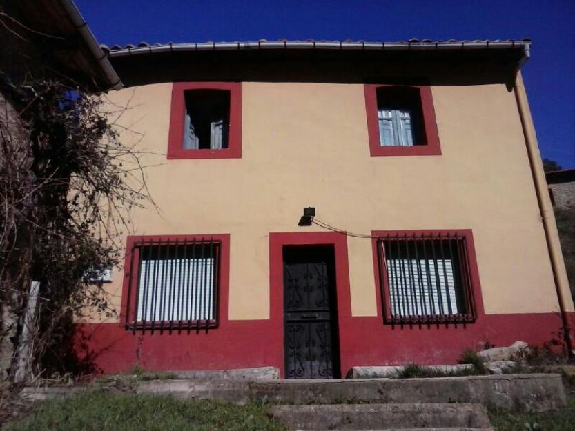 Se vende casa de pueblo.