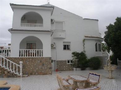 Chalet con 4 dormitorios se vende en Benijofar, Vega Baja Torrevieja