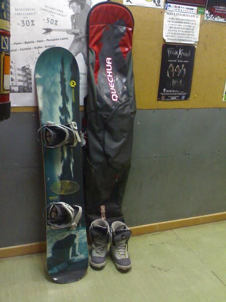 Vendo Tabla de Snow Rossignol, fijaciones, botas y funda