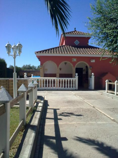 estupendo chalet independiente con piscina privada .210000e