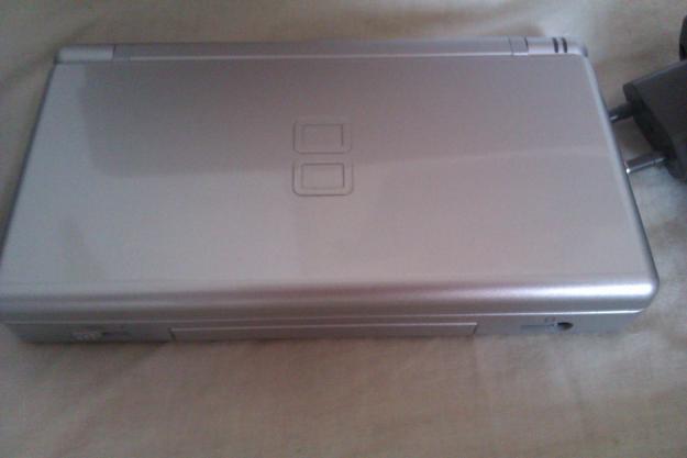 Nintendo DS Lite + tarjeta con muchos juegos