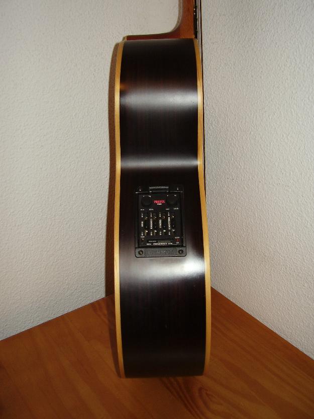 Se vende guitarra Alhambra totalmente nueva. Impecable!!