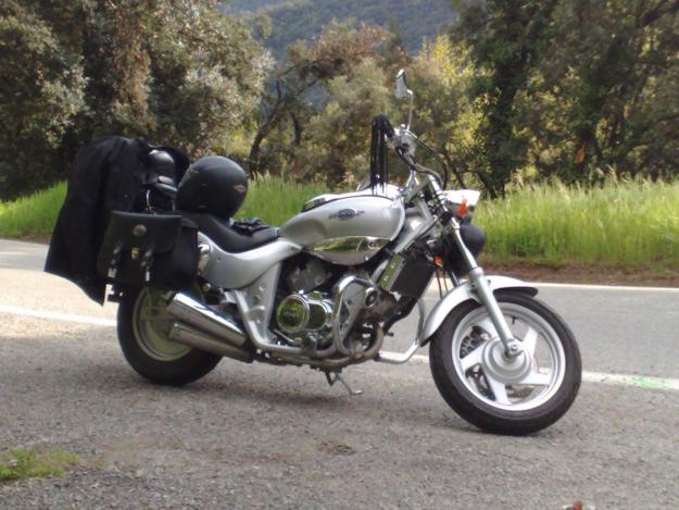 VENDO VENOX 250i CON 2500 KM. AÑO 2009.