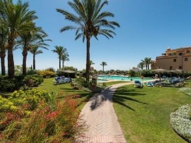 Apartamento con 2 dormitorios se vende en Estepona, Costa del Sol