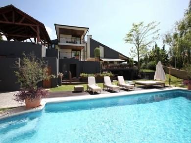 Chalet con 6 dormitorios se vende en Marbella, Costa del Sol