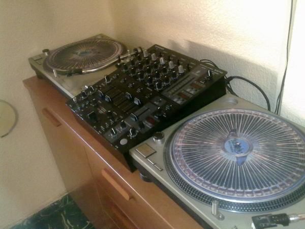VENDO EQUIPO DJ ,TECHNICS 1200 MK2 , MESA BEHRINGER DJX750 , TORQ M AUDIO