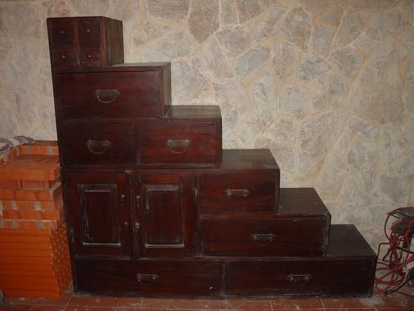 Mueble colonial con cajones