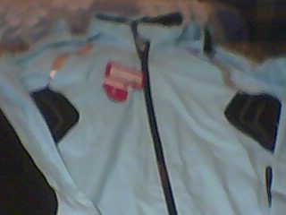 vendo chaqueta kalenji (decatlhon) sin estrenar ( con etiquetas)