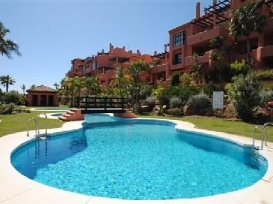 Apartamento con 2 dormitorios se vende en Marbella, Costa del Sol