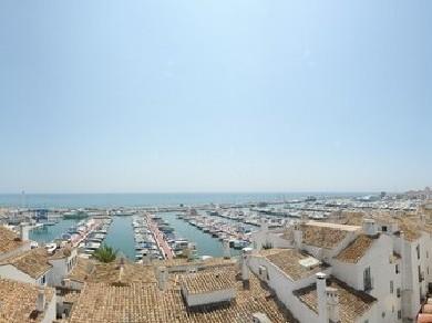 Apartamento con 2 dormitorios se vende en Marbella, Costa del Sol