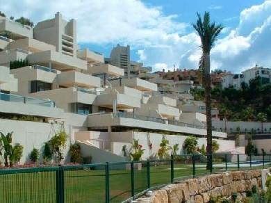 Apartamento con 3 dormitorios se vende en Marbella, Costa del Sol