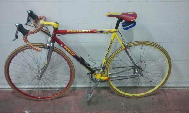 Se vende bicicleta de carretera