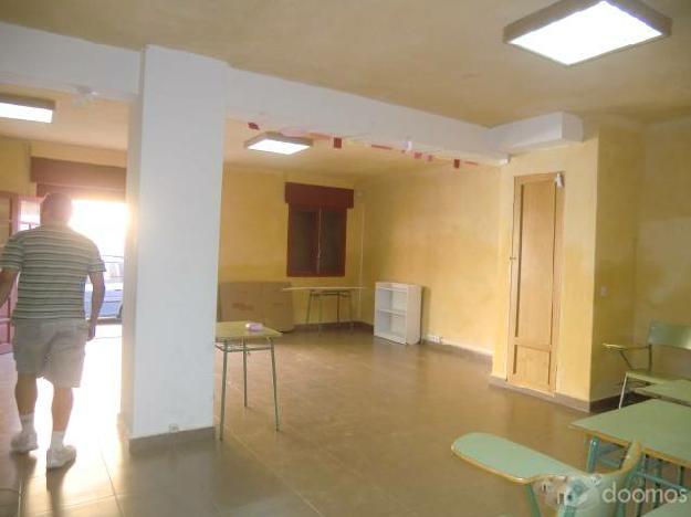 alquilo local comercial 140 m2  500€