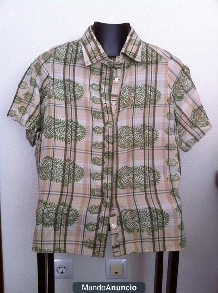 BLUSA CON ESTAMPADOS VERDES Y TOSTADOS