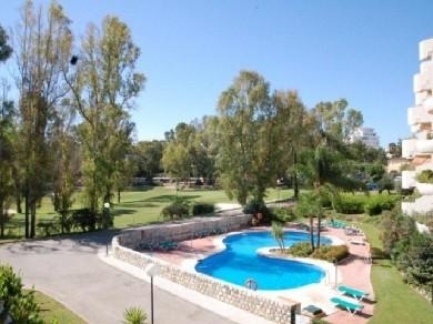 Apartamento con 2 dormitorios se vende en Marbella, Costa del Sol