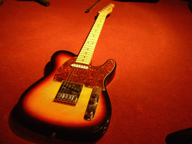 FENDER TELECASTER COLOR SUNBURST