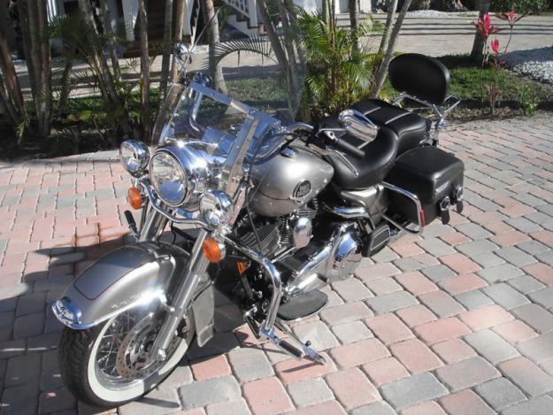 2008 2008 Harley Davidson Road King Classic Plateado