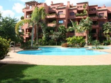 Apartamento con 3 dormitorios se vende en Marbella, Costa del Sol
