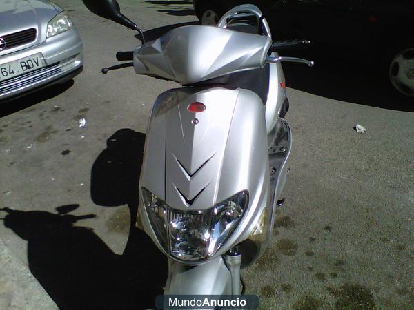 MOTO MARCA KIMCO VITALITY COLOR PLATA  DE 50.CC.