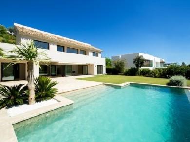 Chalet con 4 dormitorios se vende en Marbella, Costa del Sol