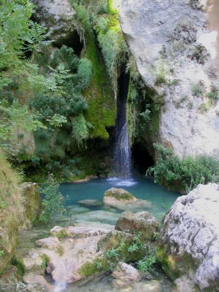 COMPRO CASA DE PIEDRA EN NAVARRA.