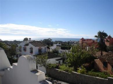 Adosado con 2 dormitorios se vende en Marbella, Costa del Sol