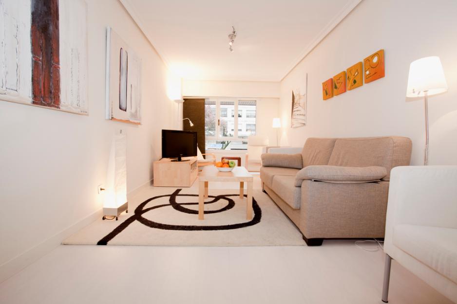 Apto. dos habitaciones, cocina, salón comedor, aseo y baño adaptado.