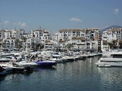 Apartamento con 2 dormitorios se vende en Marbella, Costa del Sol