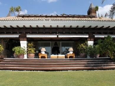 Chalet con 9 dormitorios se vende en Marbella, Costa del Sol