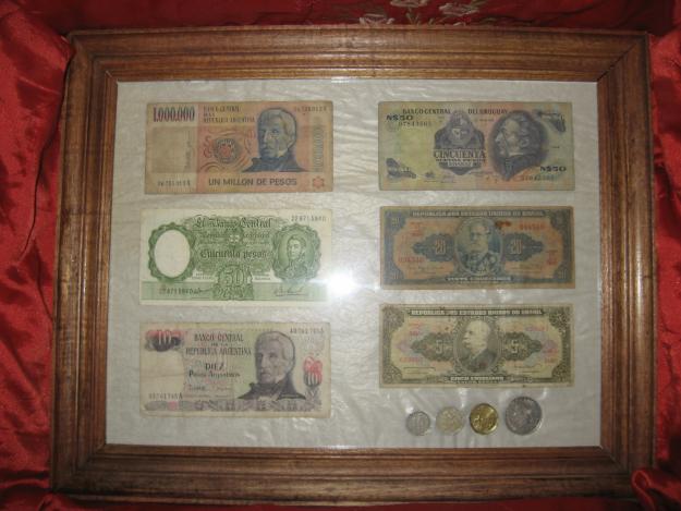 Cuadro de billetes y monedas antiguas de sudamérica