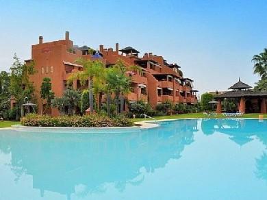 Apartamento con 3 dormitorios se vende en Marbella, Costa del Sol